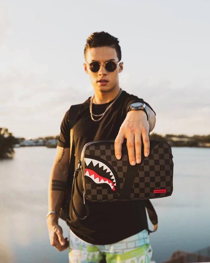 BOLSA DE NECESERES «Henny AIIR TO THE THRONE»