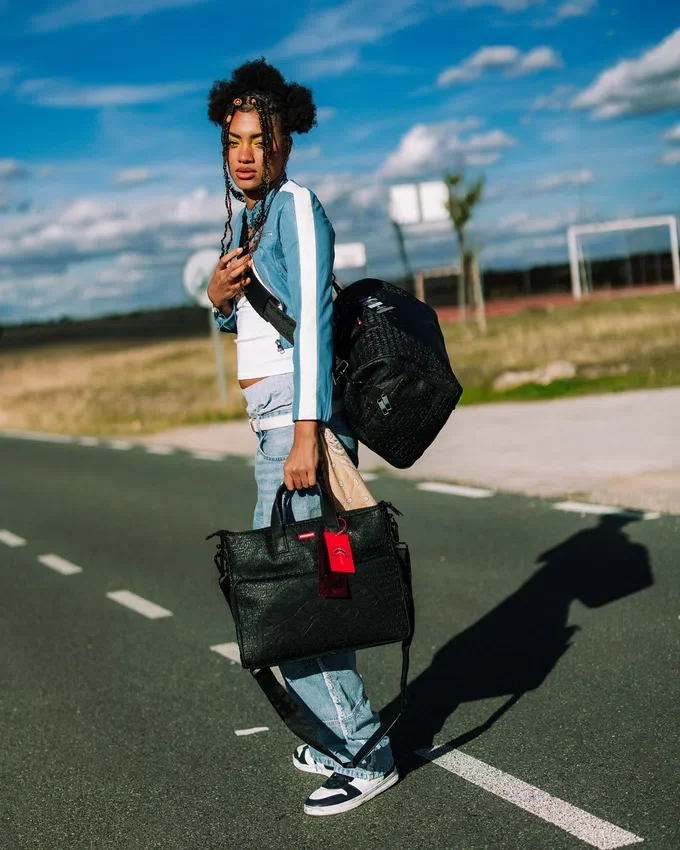 BOLSA DE VIAJE «HYPERDIMENSIONAL»