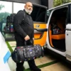 BOLSA DE VIAJE JAMES FIRST CLASS CON BANDERAS MUNDIALES Y MOTIVOS DE OPERACIONES ESPECIALES