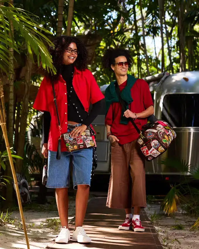 BOLSA DE VIAJE «MICKEY MOUSE MOGUL» EN COLABORACIÓN CON DISNEY