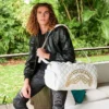BOLSA DE VIAJE RIVIERA LE BLANC CON CADENA DORADA Y DETALLE DE TIBURÓN