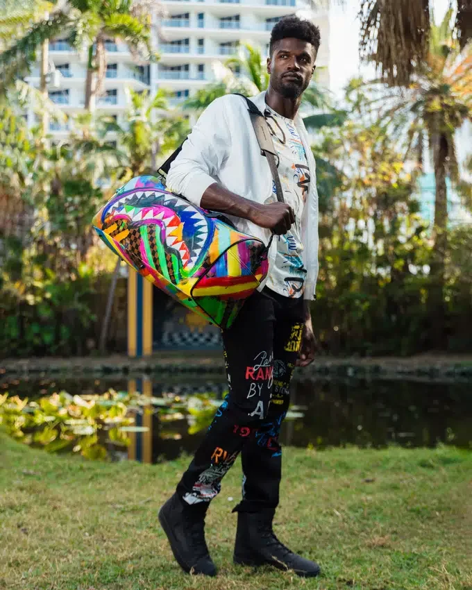 BOLSA DE VIAJE «SHARKS IN PARIS CITY STREAKS»