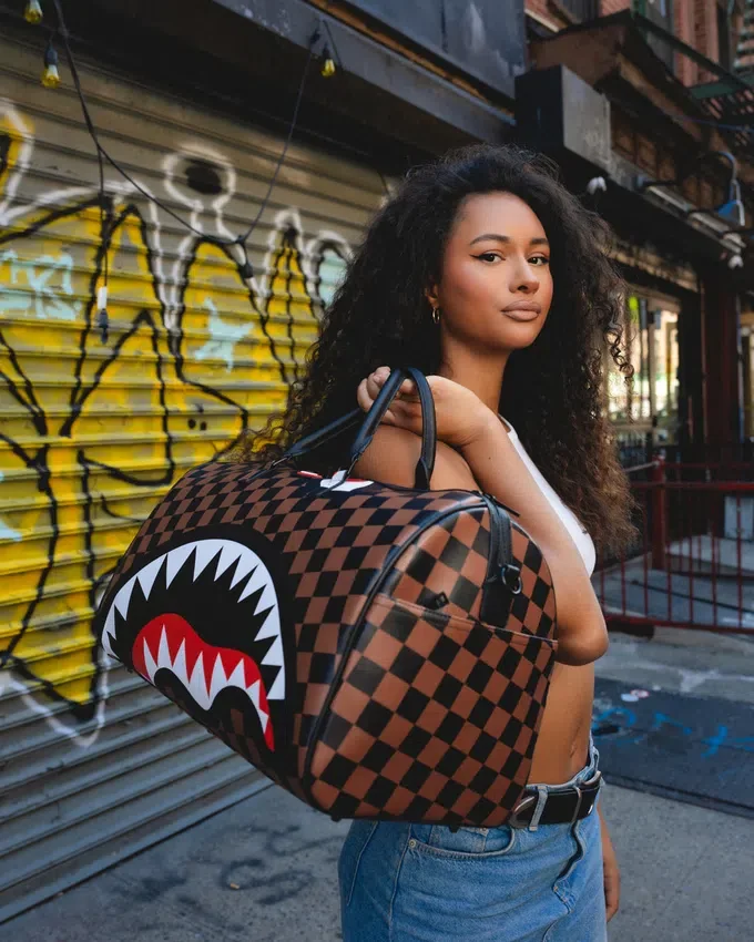 BOLSA DE VIAJE THE HANGOVER SHARK