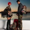 BOLSILLO EXTERIOR CON CREMALLERA DORADA «Sharks in Paris» – Equipaje de cabina jetsetter