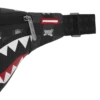 BOLSO BANDOLERA SAVVY «SHARK MOB HIDEOUT»