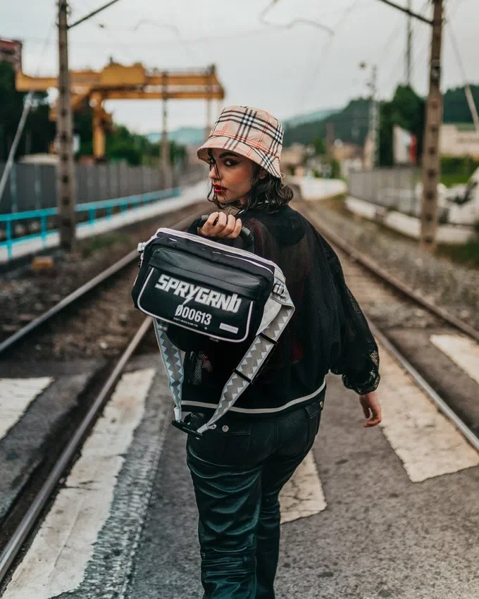 BOLSO BANDOLERA SWERVE CARGO