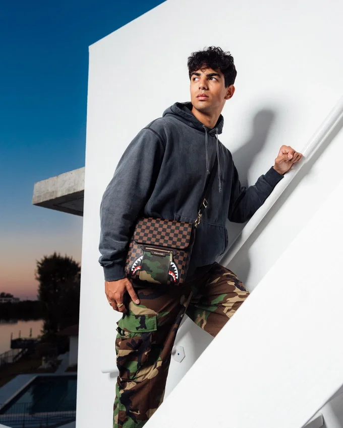 BOLSO BOLSOS MENSAGEROS «SHARKS IN PARIS» CON BOLSILLO EXTERIOR CON CREMALLERA DORADA
