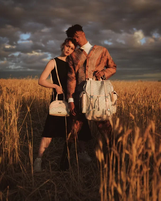 BOLSO DE MANO CRÈME DE LA CRÈME SHARK