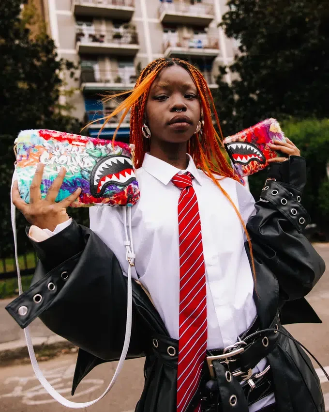 BOLSO DE MANO CROSSOVER «LE MONDE DES GRAFFITIS»