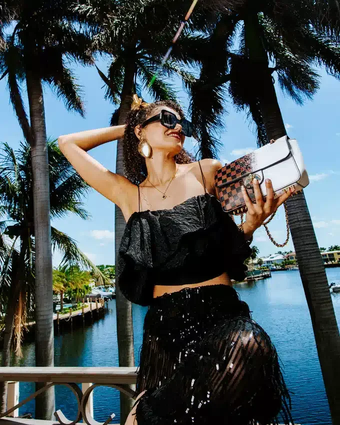BOLSO DE MANO SPRAYSHARKS WORLDWIDE CON DISEÑO DE TIBURÓN