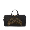 BOLSO DE VIAJE NOIR QUILT CON CADENA DORADA Y DETALLE DE TIBURÓN