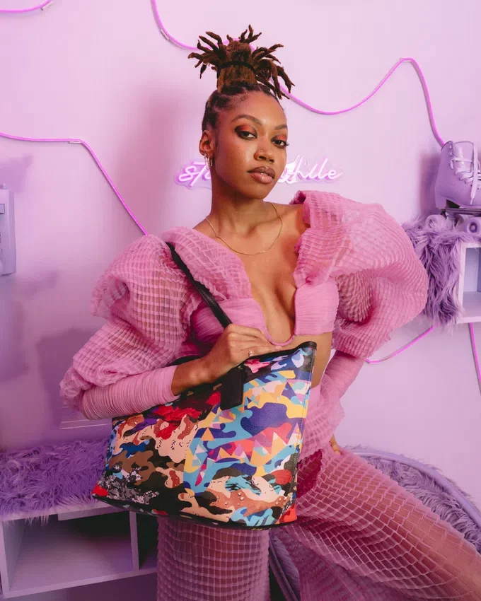BOLSO TOTE DE CAMUFLAJE CON DETALLES RECORTADOS