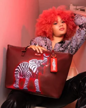 BOLSO TOTE DE COLABORACIÓN CON RON ENGLISH: ESTAMPADO DE CEBRA Y ELEFANTE