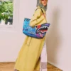 BOLSO TOTE LISTO PARA LAS PASARELAS DE LA SEMANA DE LA MODA DE LONDRES