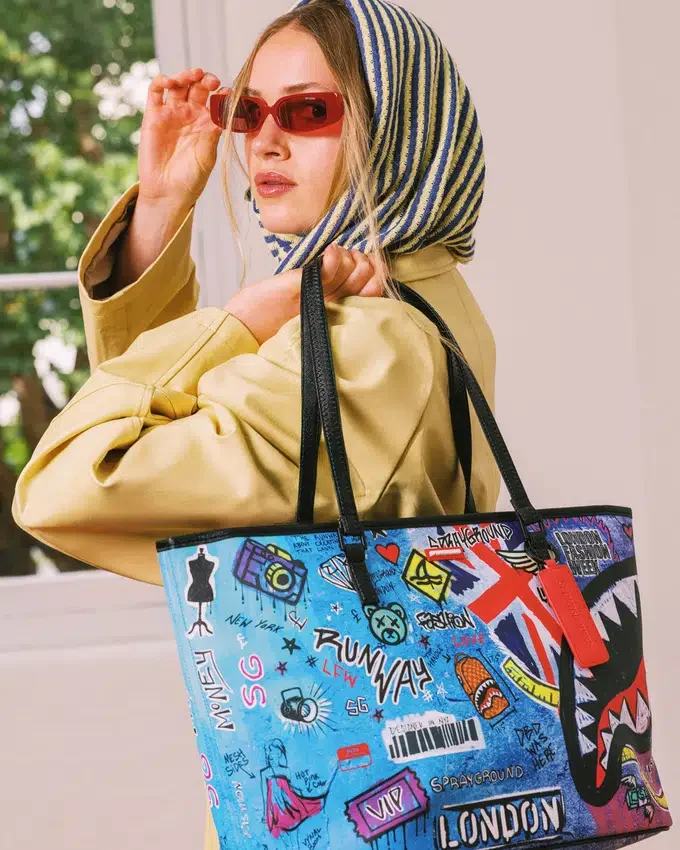 BOLSO TOTE LISTO PARA LAS PASARELAS DE LA SEMANA DE LA MODA DE LONDRES