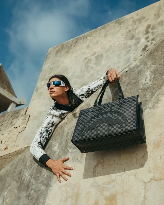 BOLSO TOTE «MIDNIGHT CHATEAU TORTUGA»