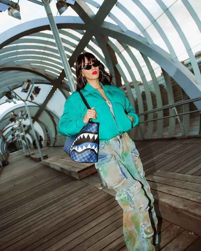 BOLSO TOTE «MIDNIGHT MAGIC SHARKS IN PARIS»