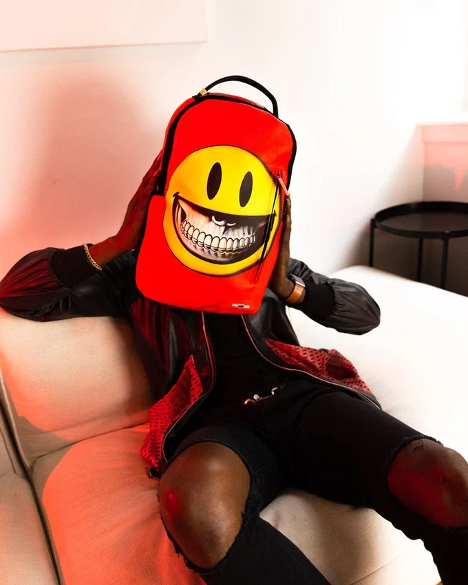 COLABORACIÓN CON RON ENGLISH «SMILE BIG GRIN»