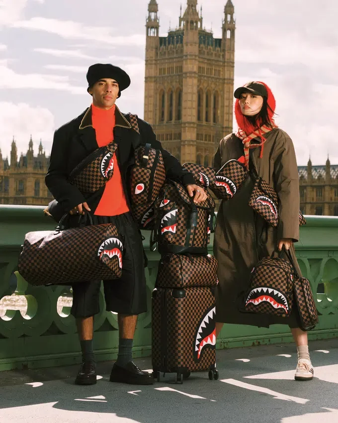 EL NECESER DE ASEO «PRIVATE JET SHARK CLUB»