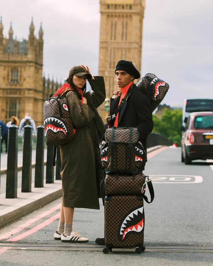EQUIPAJE DE MANO «THE PRIVATE JET SHARK CLUB»