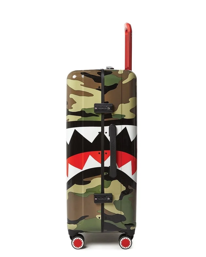 Equipaje de TAMAÑO COMPLETO SHARKNAUTICS (Camo) de 29,5”