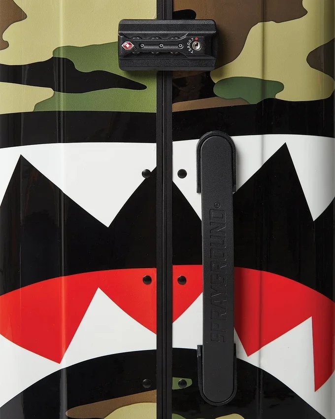 Equipaje de TAMAÑO COMPLETO SHARKNAUTICS (Camo) de 29,5”