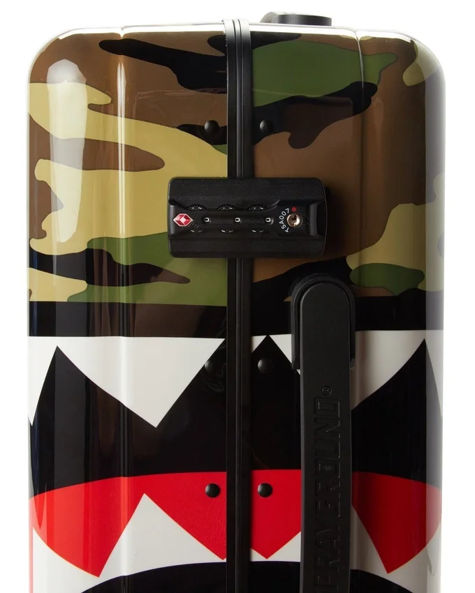 Equipaje de TAMAÑO COMPLETO SHARKNAUTICS (Camo) de 29,5”