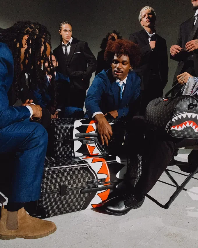 EQUIPAJE DE MANO «SHINOBI SHARKS IN PARIS»