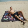 GLOBAL MOGUL UNLIMITED MILES: MANTITA DE PLAYA PLEGABLE, RESISTENTE AL AGUA Y CONVERTIBLE EN BOLSO TOTE