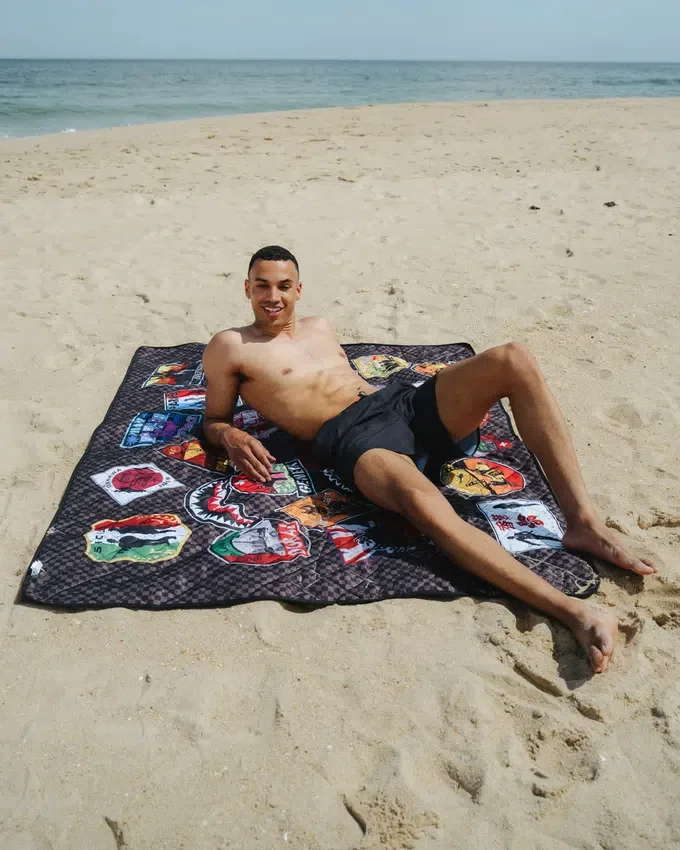 GLOBAL MOGUL UNLIMITED MILES: MANTITA DE PLAYA PLEGABLE, RESISTENTE AL AGUA Y CONVERTIBLE EN BOLSO TOTE