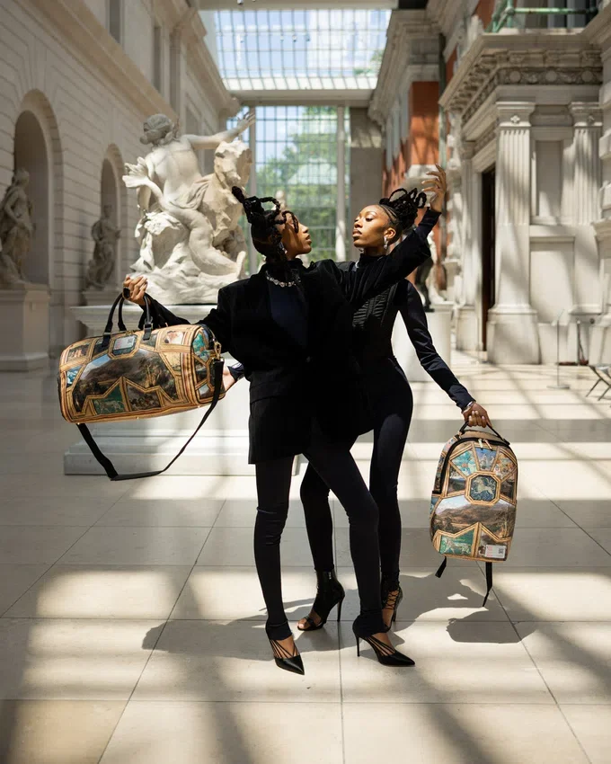 LA BOLSA DE VIAJE «MET MASTERPIECES»