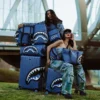 MALETA DE CABEZA DE TAMAÑO NORMAL CON CARCASA RÍGIDA «MIDNIGHT MAGIC SHARKS IN PARIS»