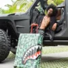 MALETA DE TAMAÑO ESTÁNDAR CON CARCASA RÍGIDA «MAMA I MADE IT» DE SHARKITECTURE
