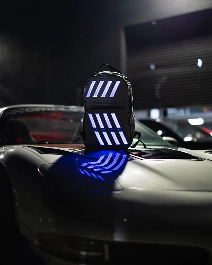 MOCHILA «BAG TO THE FUTURE II» — MOCHILA DE TROOPER CON LUZ LED