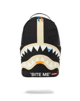 MOCHILA BITE ME SHARK (NEGRA)