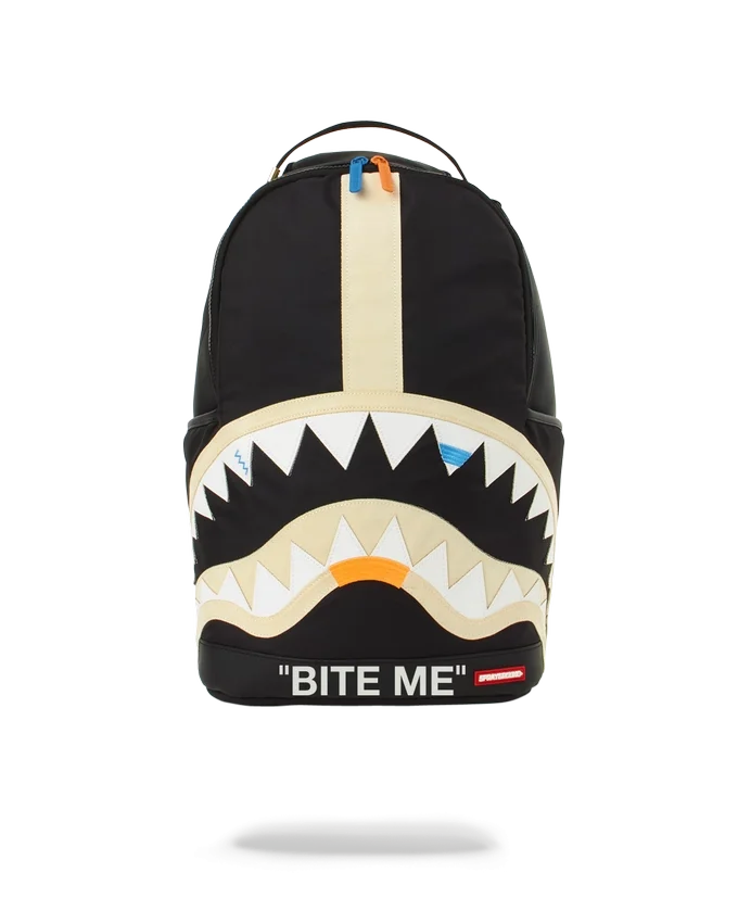 MOCHILA BITE ME SHARK (NEGRA)