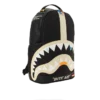 MOCHILA BITE ME SHARK (NEGRA)