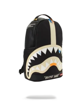 MOCHILA BITE ME SHARK (NEGRA)