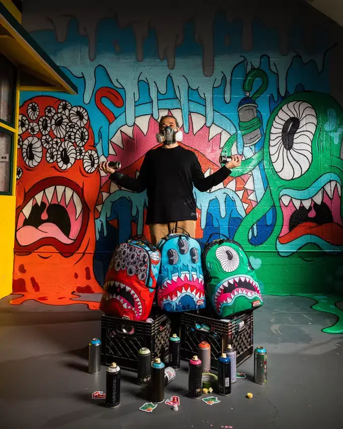 MOCHILA BLINKY SHARK DE JORGE RODRÍGUEZ EN COLABORACIÓN CON THE ARTIST