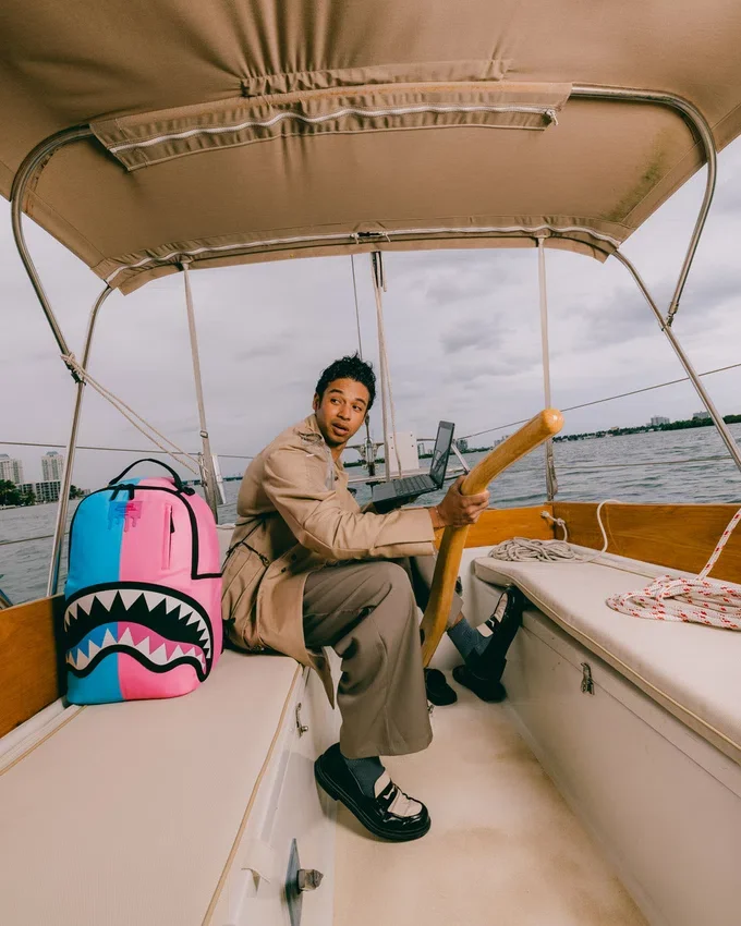 MOCHILA CANDY CLASH SHARK CENTRAL