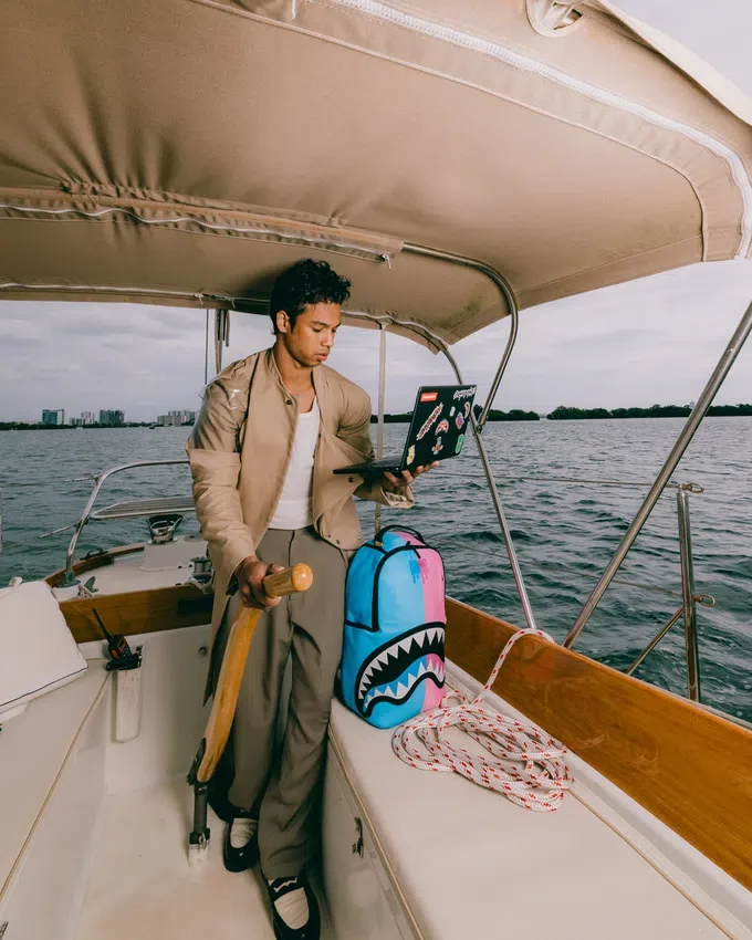MOCHILA CANDY CLASH SHARK CENTRAL