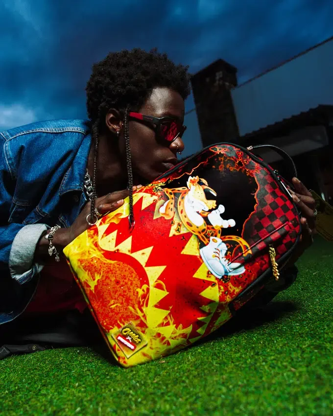 Mochila «CHEETOS TOO HOT TO HANDLE»