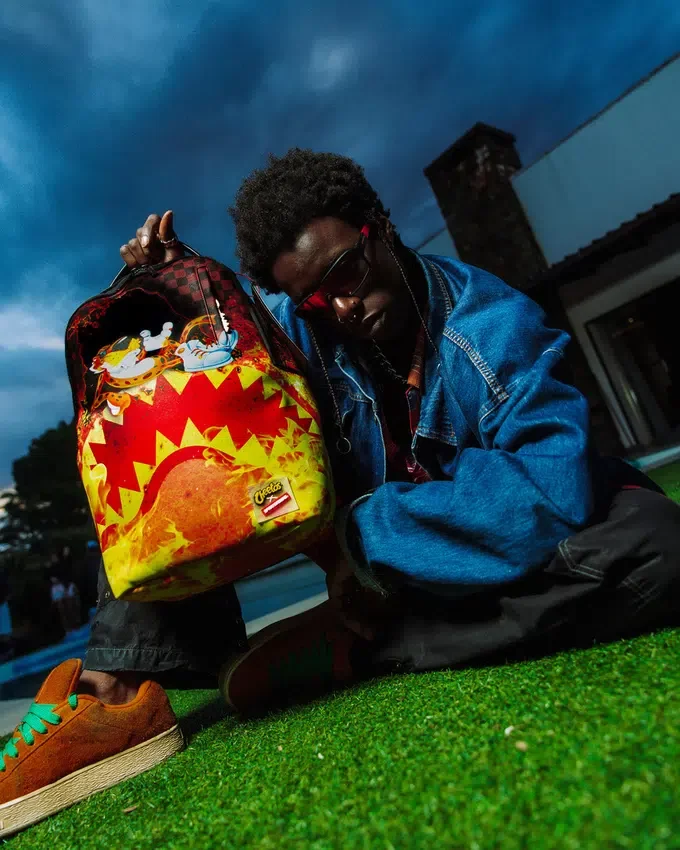 Mochila «CHEETOS TOO HOT TO HANDLE»
