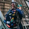 Mochila con 32 parches desmontables y cierre de Velcro