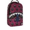 Mochila con colaboración de «SQUID GAME»: Frente con hombre y espalda con tiburones rosas