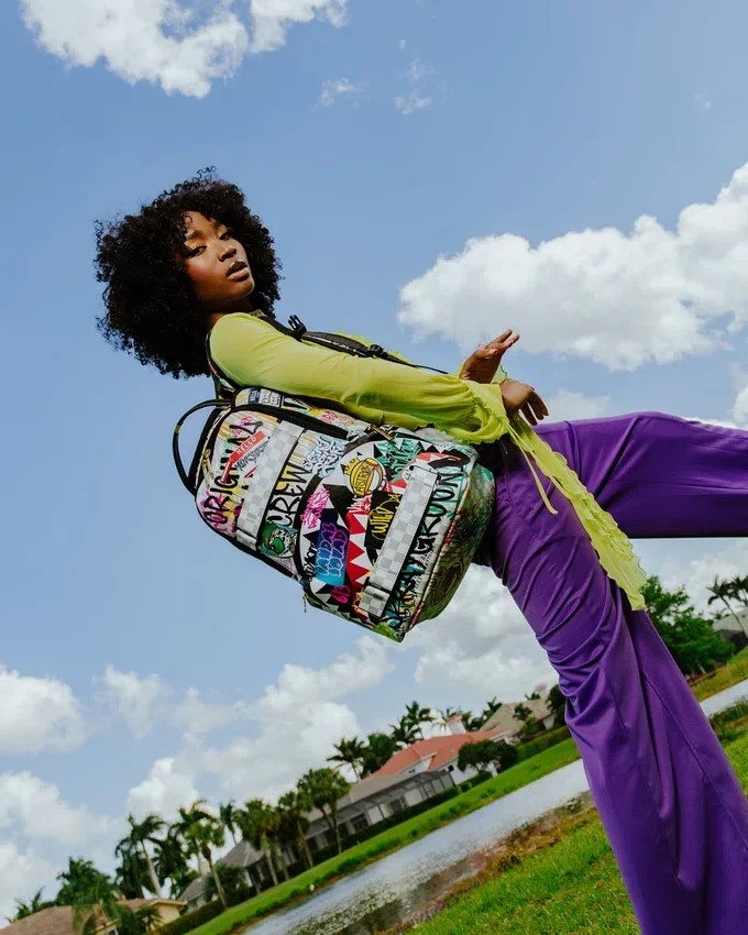 Mochila con correa para skate «CREATE ANOTHER DAY»
