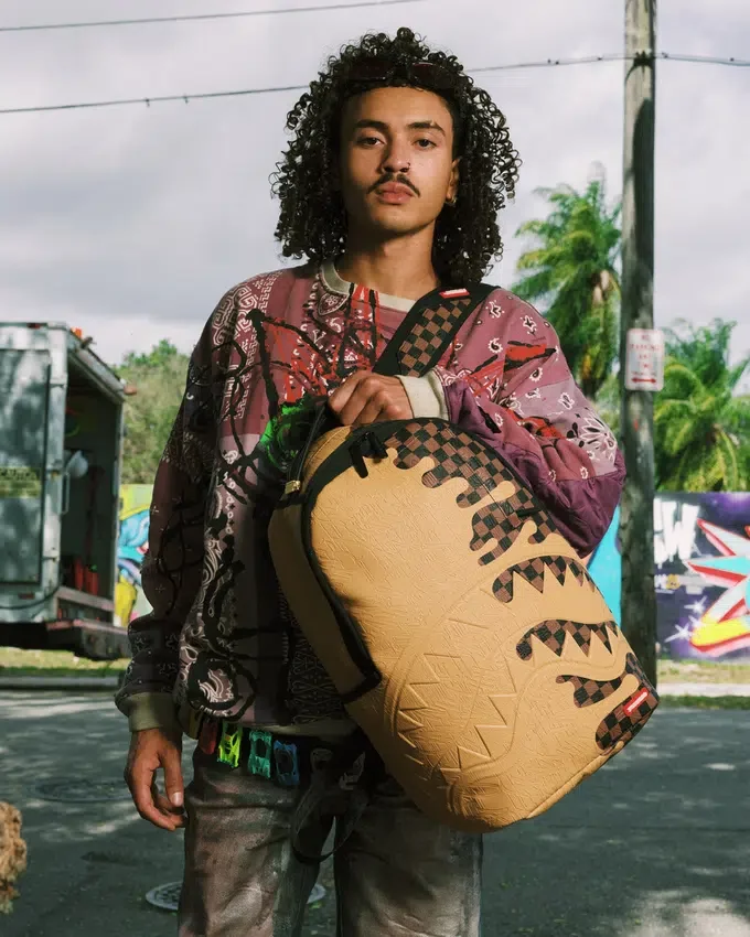 Mochila con efecto goteo de diseño
