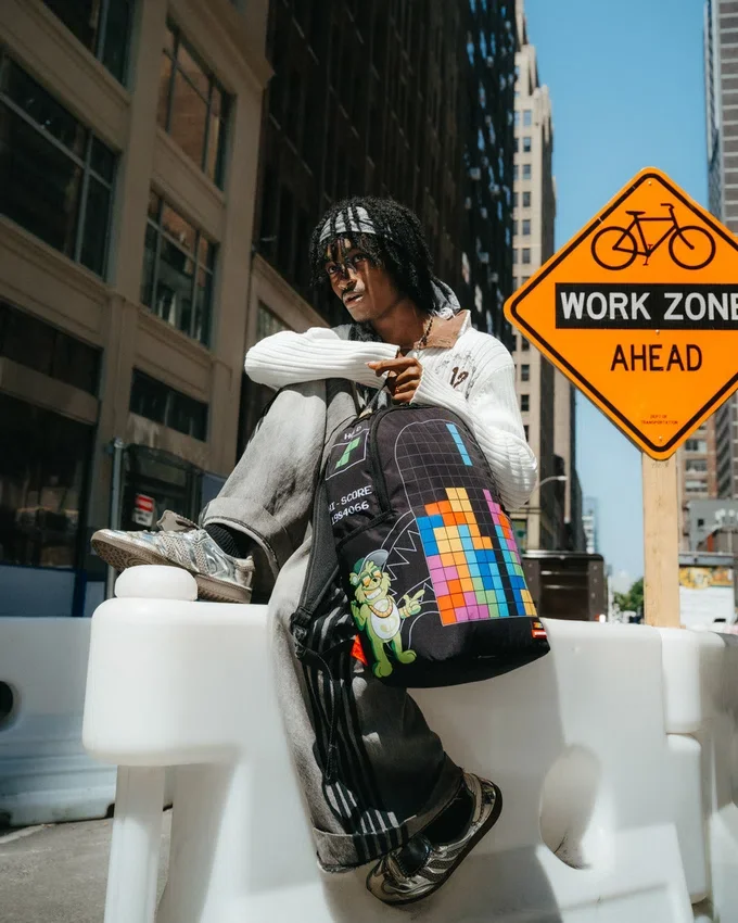 MOCHILA DE TETRIS CON DIABLO Y MONEY BEAR