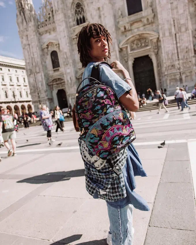 Mochila DLX CON DRAGONES BORDADOS