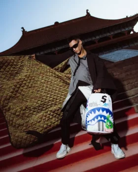 Mochila DLXSV «Shark Central Cut Out for Greatness»